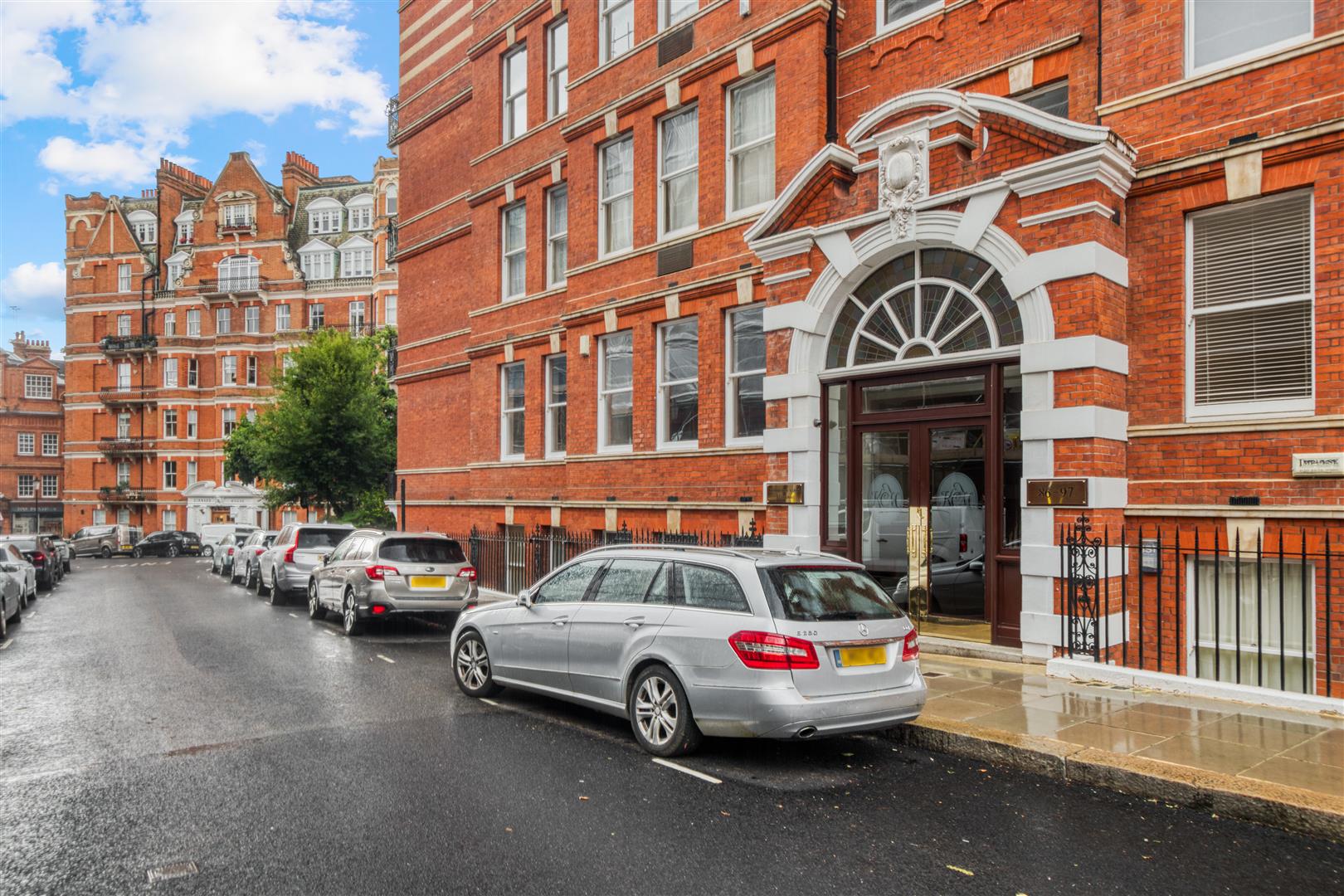 4 bed flat to rent in Kensington Court, London 61