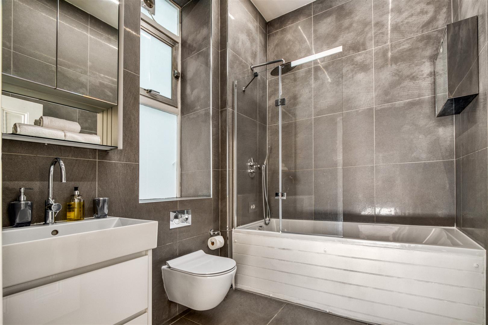 4 bed flat to rent in Kensington Court, London  - Property Image 32