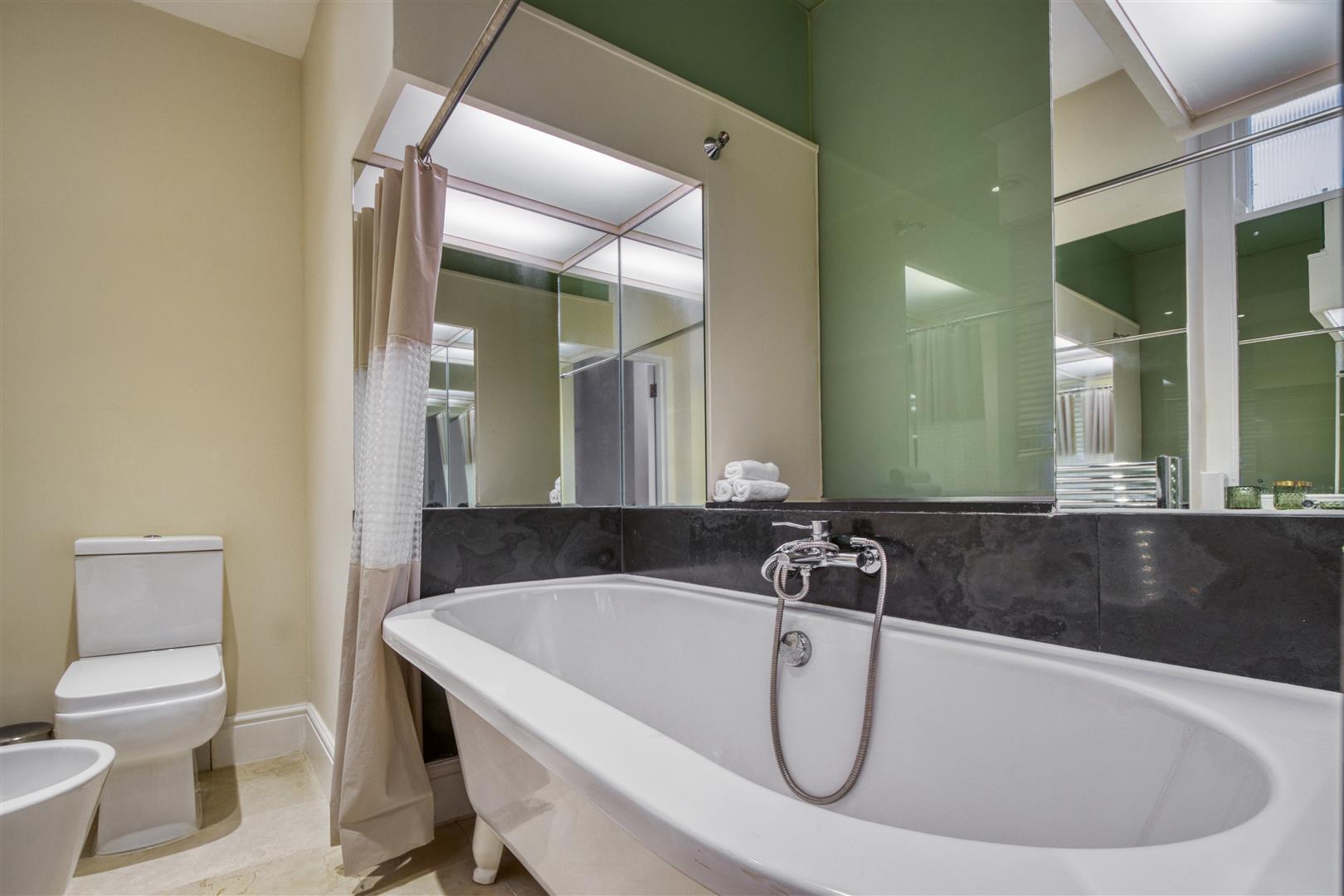 4 bed flat to rent in Kensington Court, London  - Property Image 15