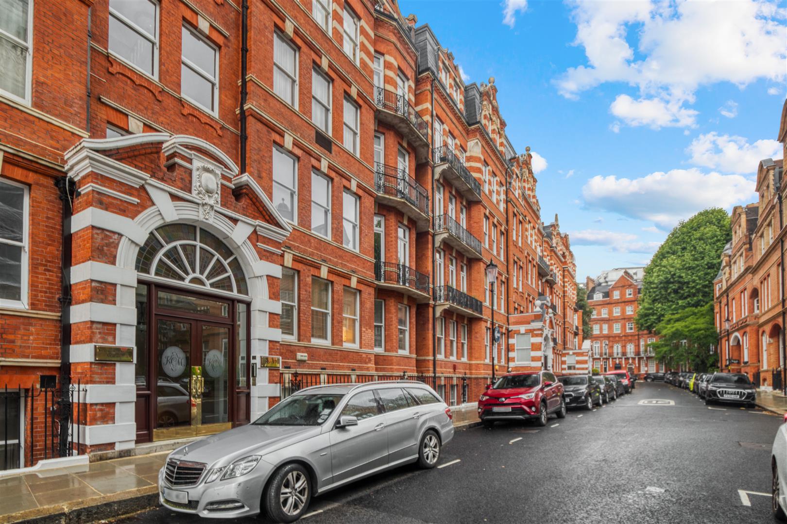 4 bed flat to rent in Kensington Court, London 60
