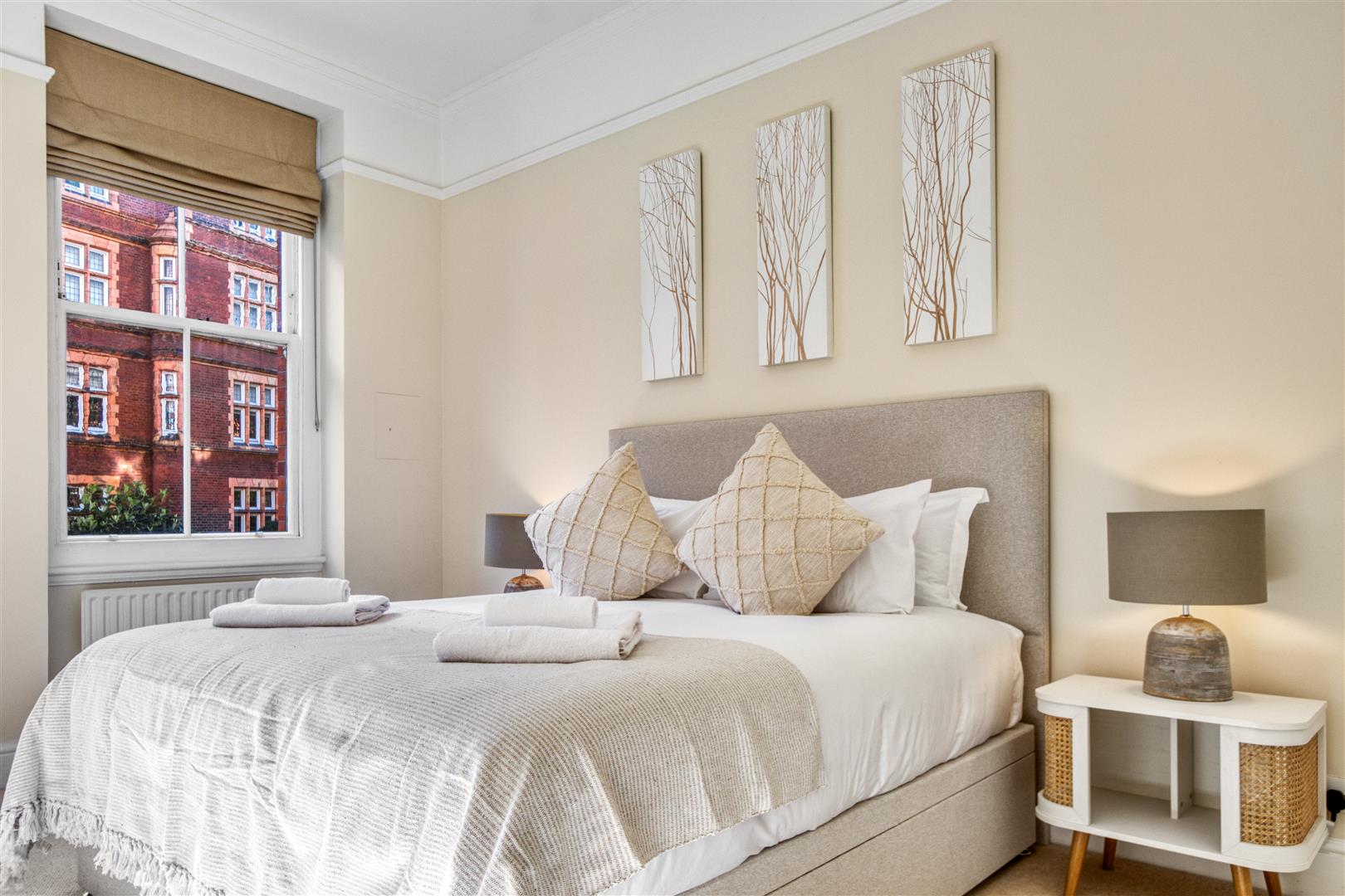 4 bed flat to rent in Kensington Court, London  - Property Image 35