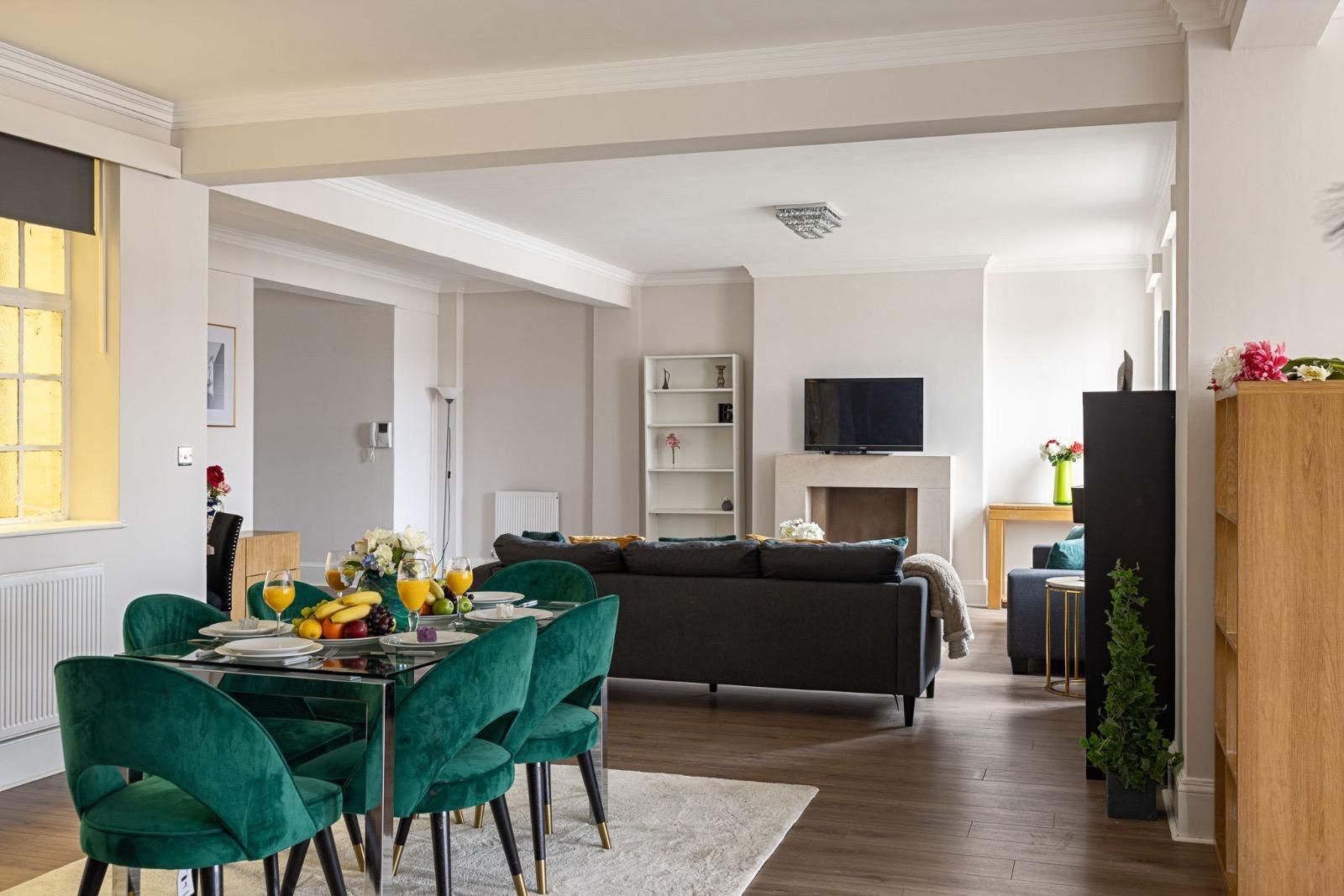 3 bed house to rent in Warwick Gardens, London  - Property Image 9