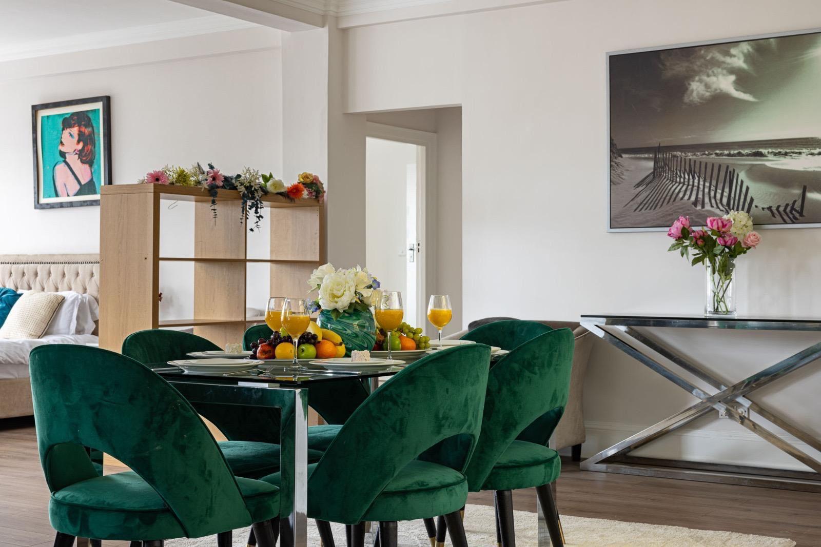 3 bed house to rent in Warwick Gardens, London 5