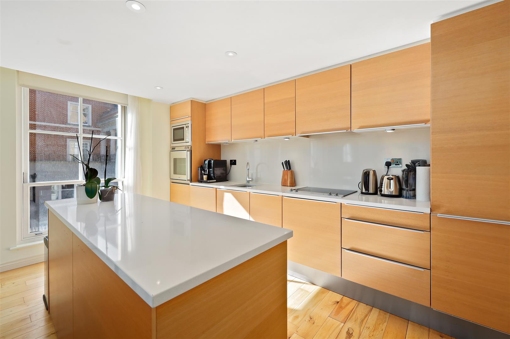 3 bed flat for sale in Vincent Square, London 15