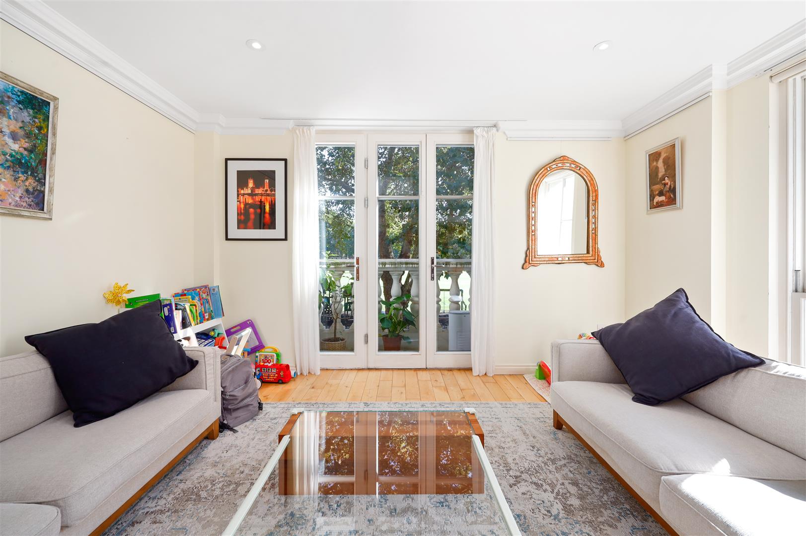 3 bed flat for sale in Vincent Square, London 12