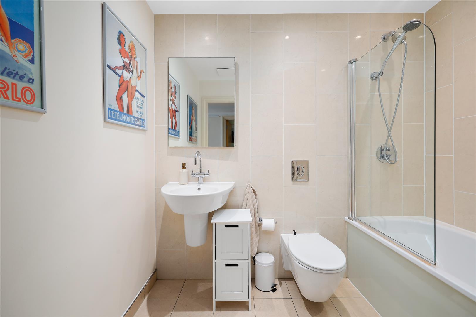 3 bed flat for sale in Vincent Square, London 10