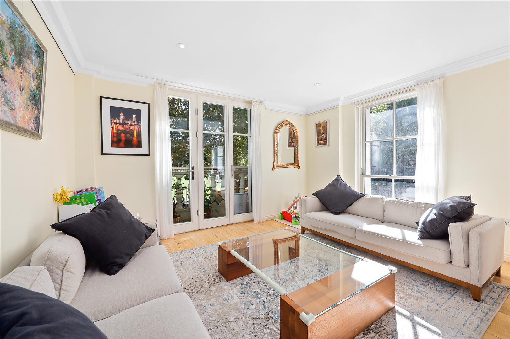 3 bed flat for sale in Vincent Square, London 1