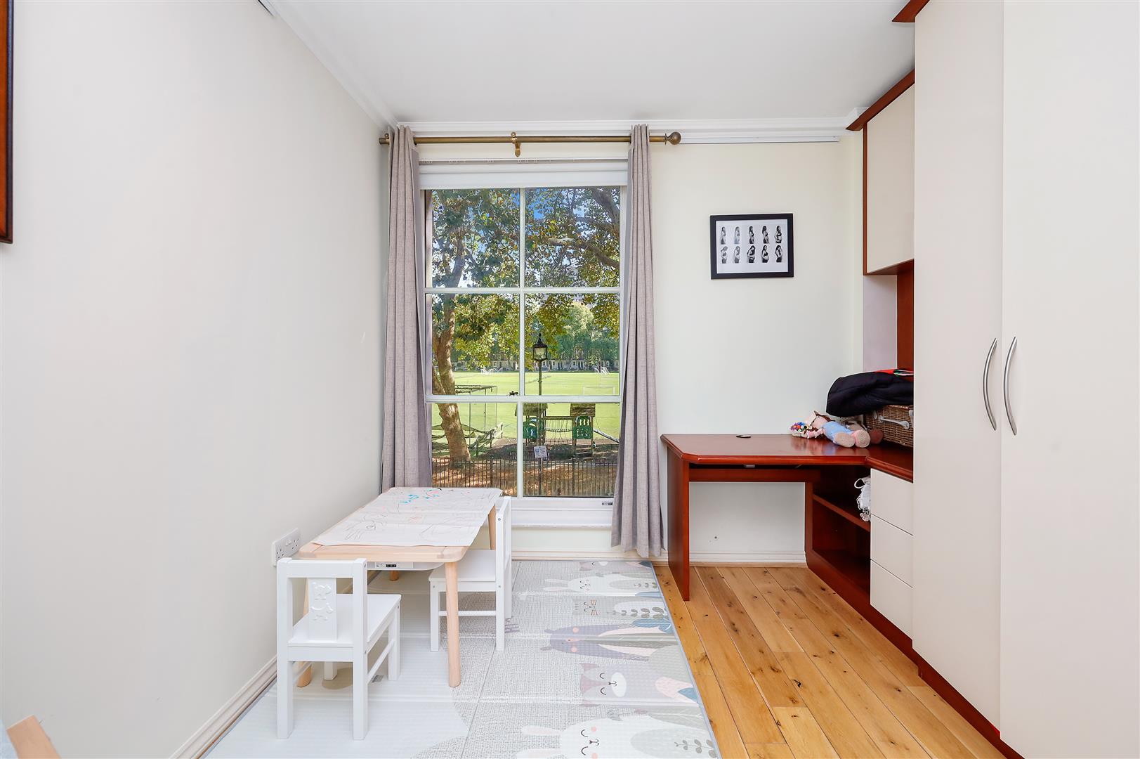 3 bed flat for sale in Vincent Square, London 8