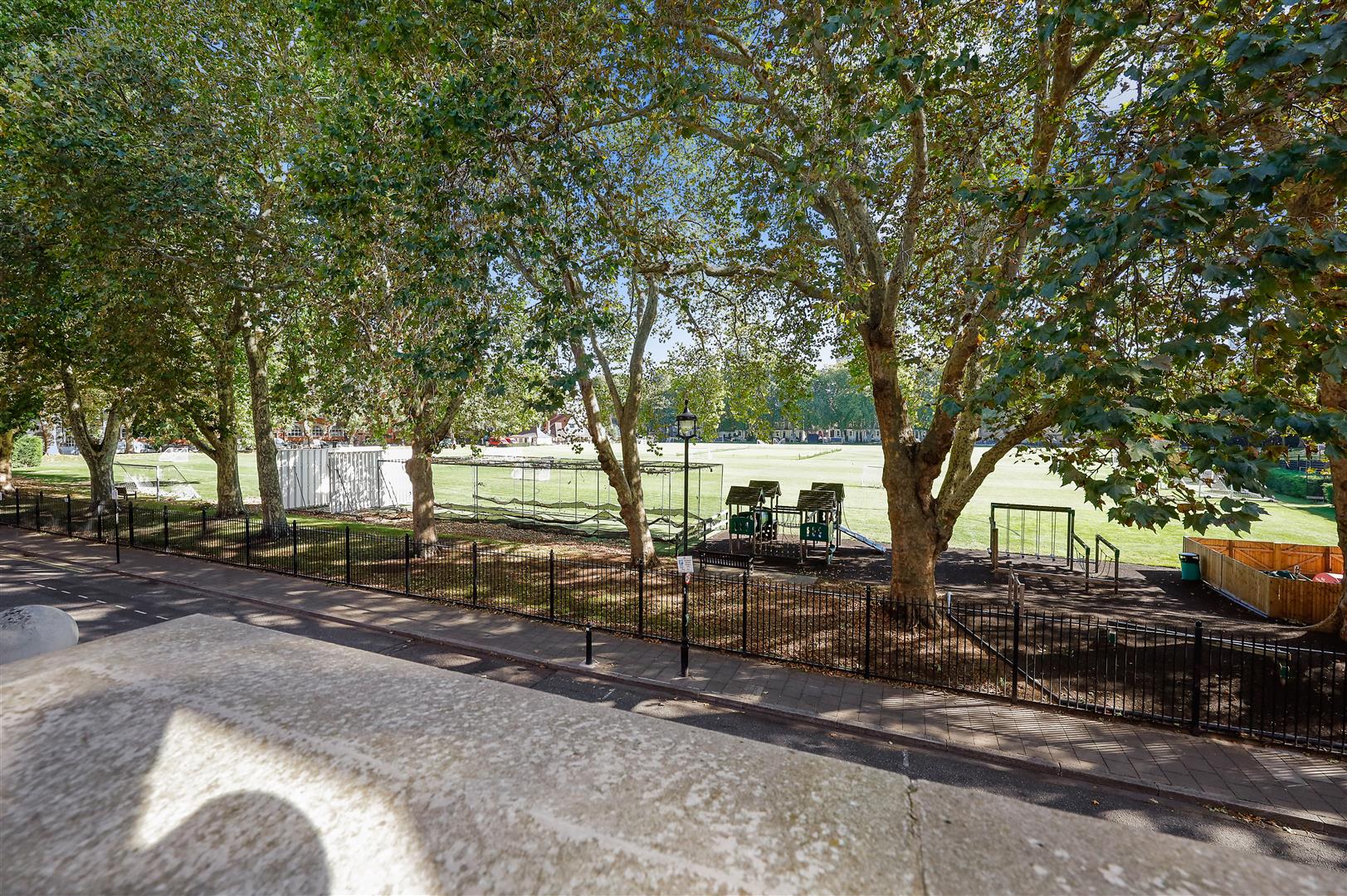 3 bed flat for sale in Vincent Square, London 21