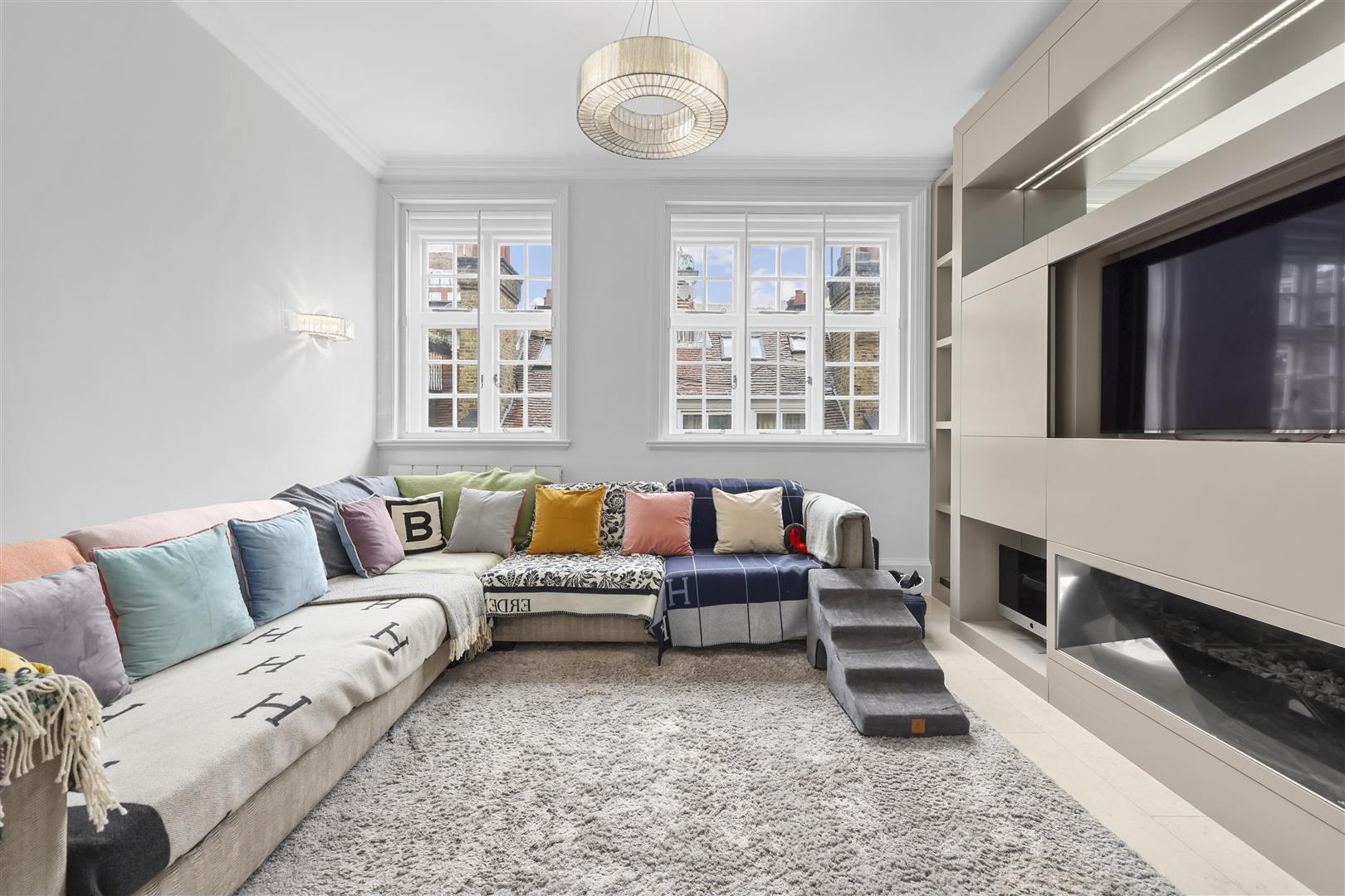 4 bed apartment to rent in Mount Street, London 7