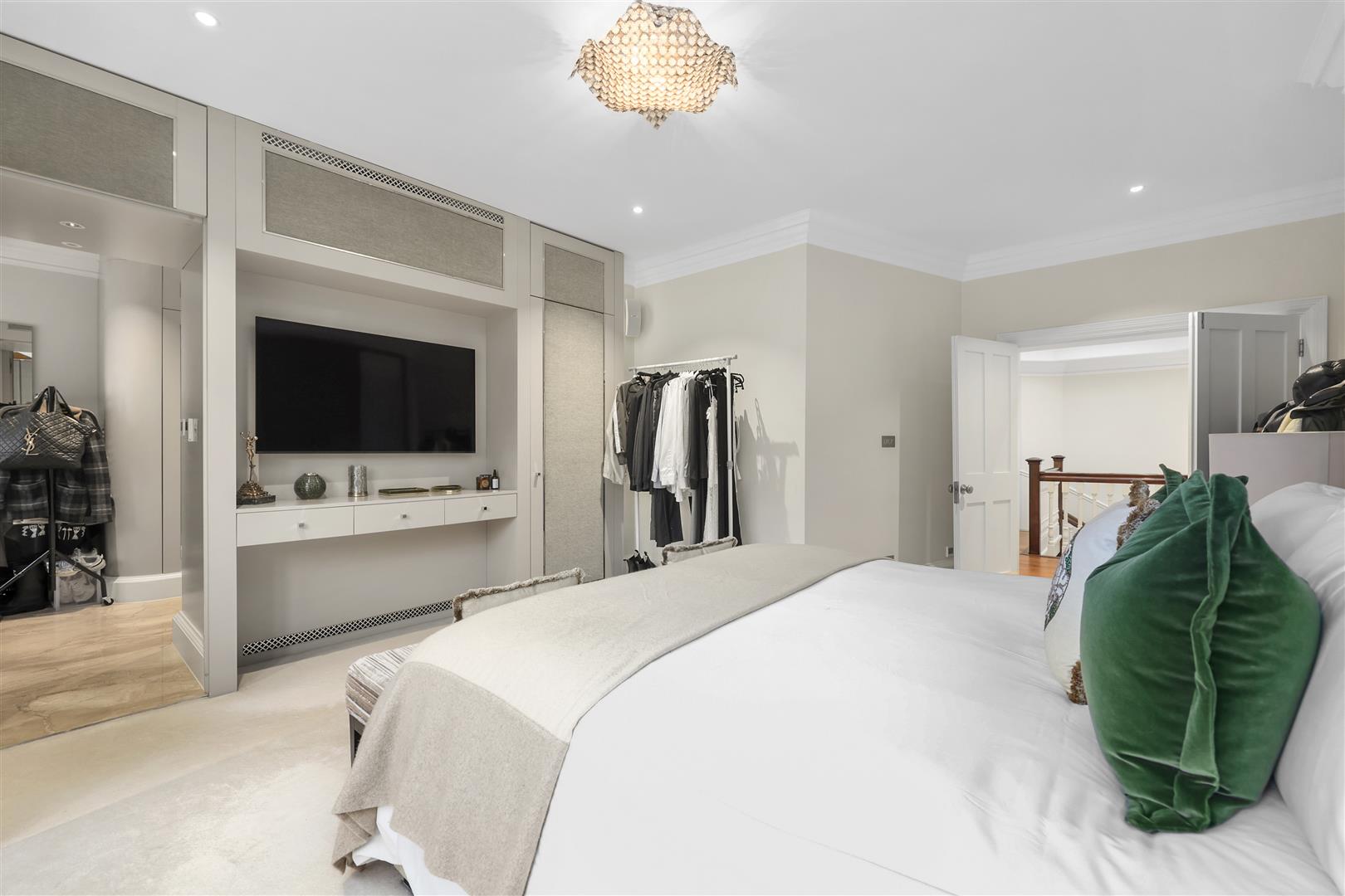 4 bed apartment to rent in Mount Street, London 22