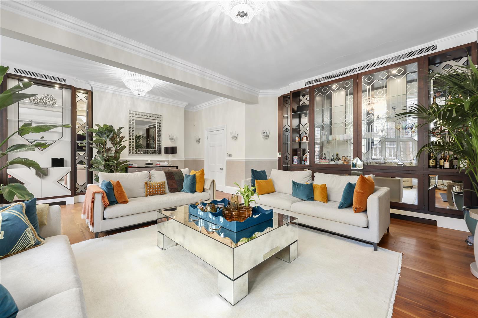 4 bed apartment to rent in Mount Street, London 3