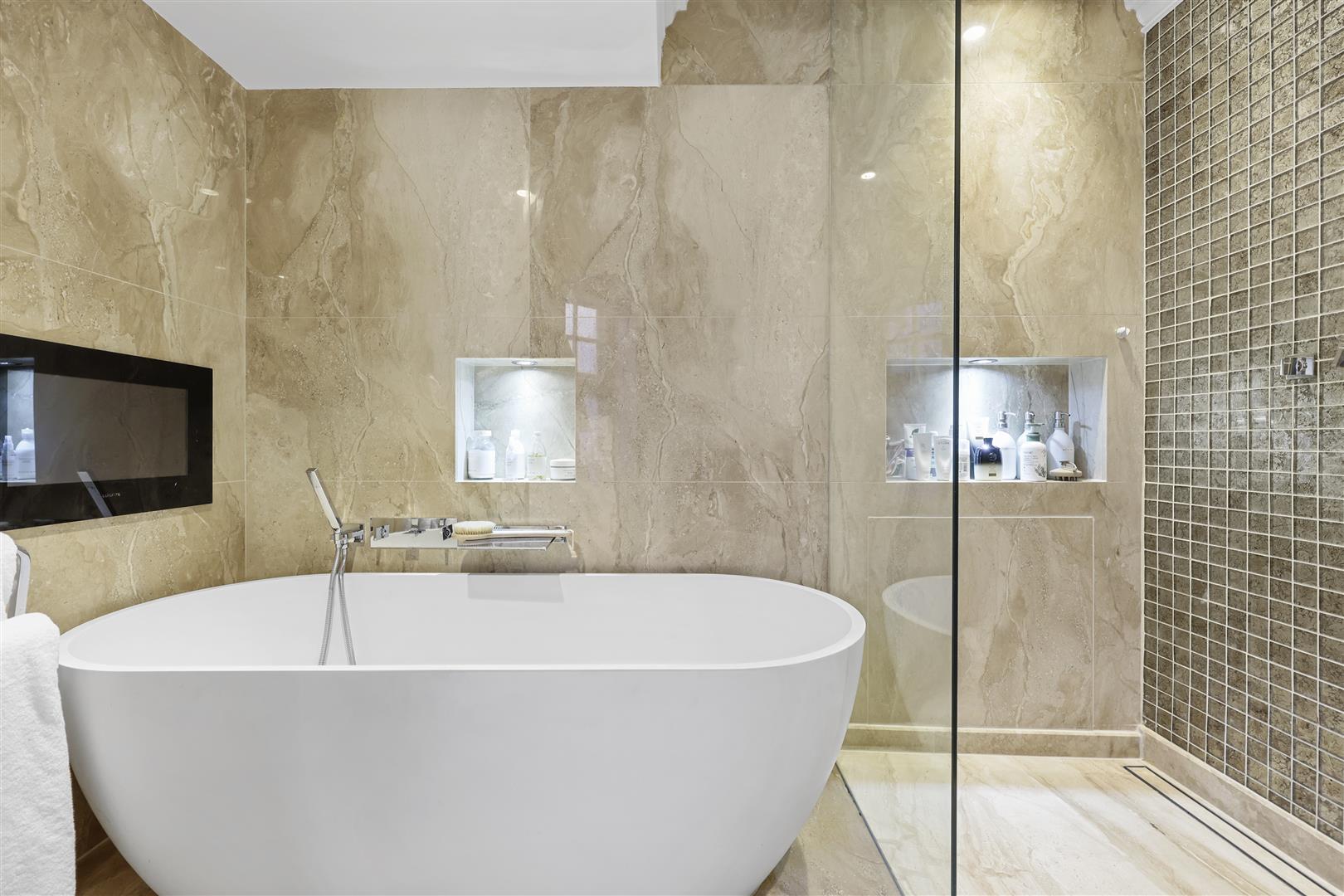 4 bed apartment to rent in Mount Street, London  - Property Image 27