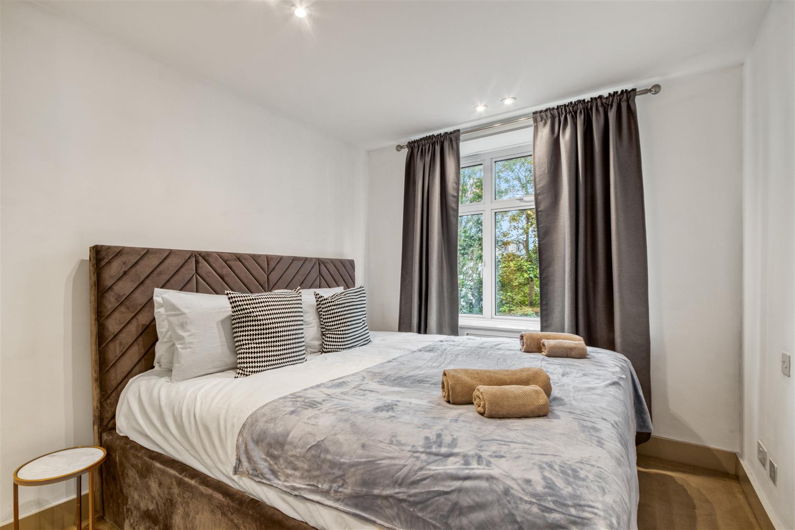 2 bed house to rent in Hall Road, London 16