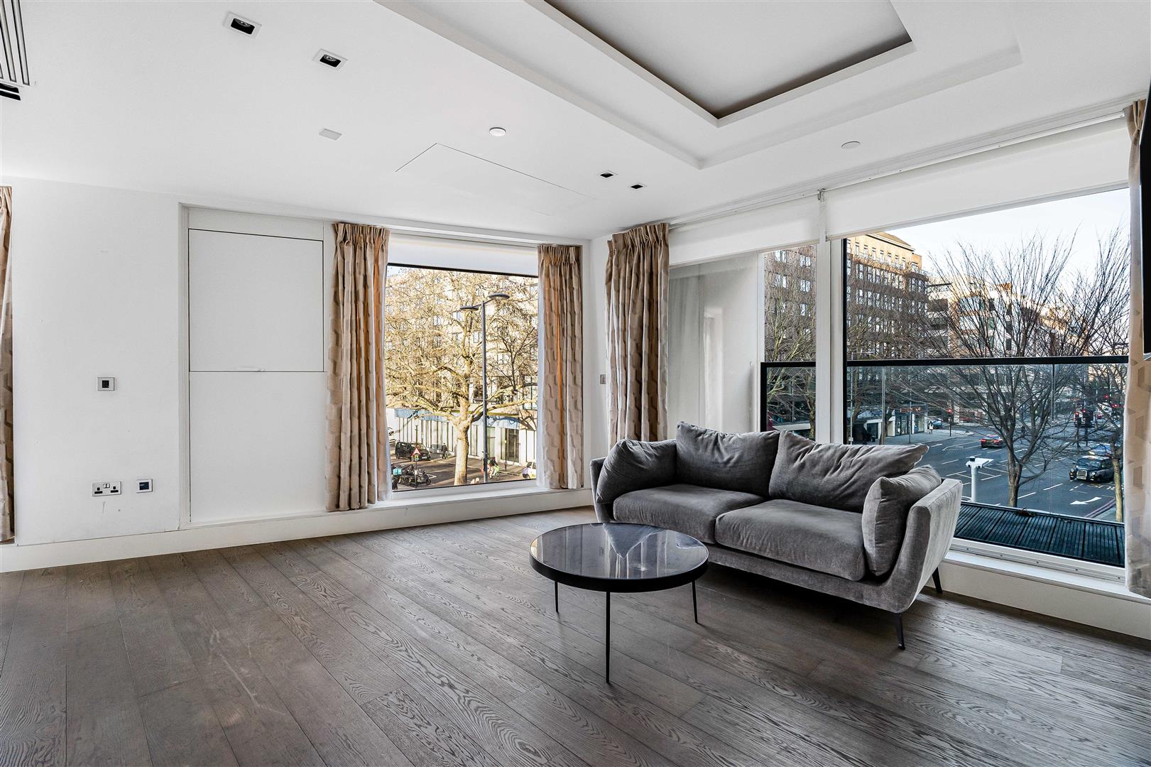 2 bed flat to rent in Kensington High Street, London, W14 