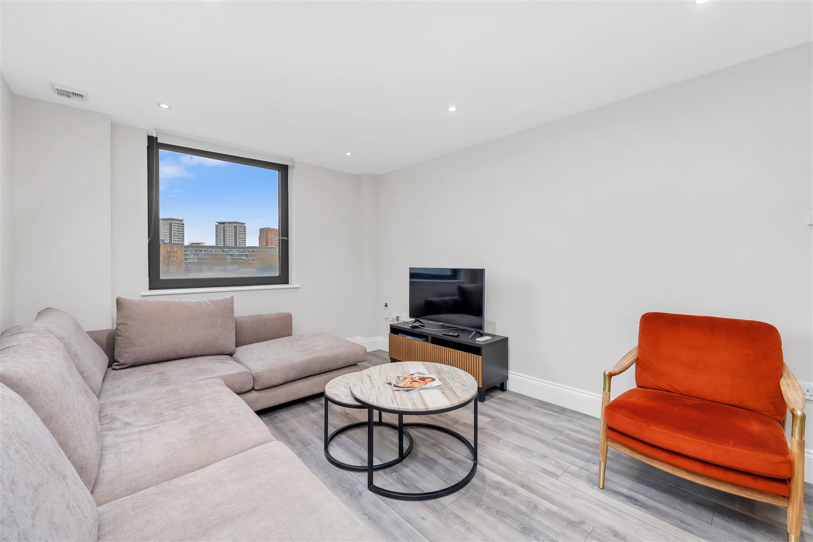 2 bed flat for sale in Sheldon Square, London 3