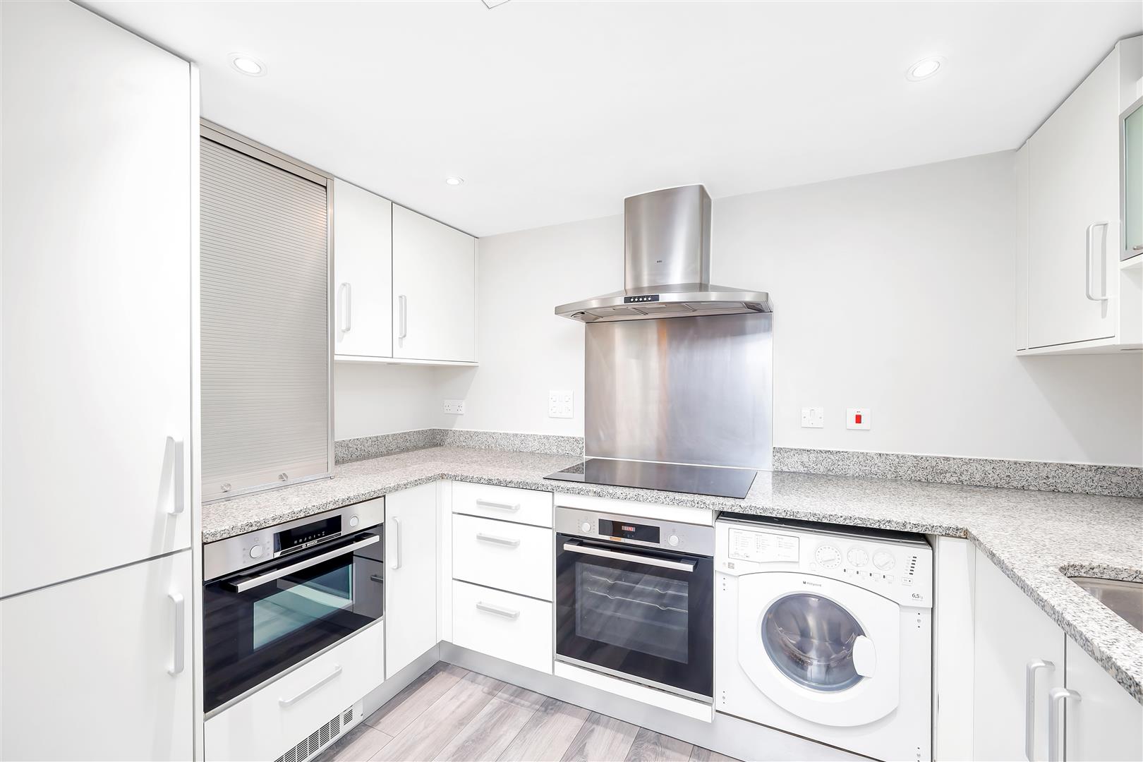 2 bed flat for sale in Sheldon Square, London 5