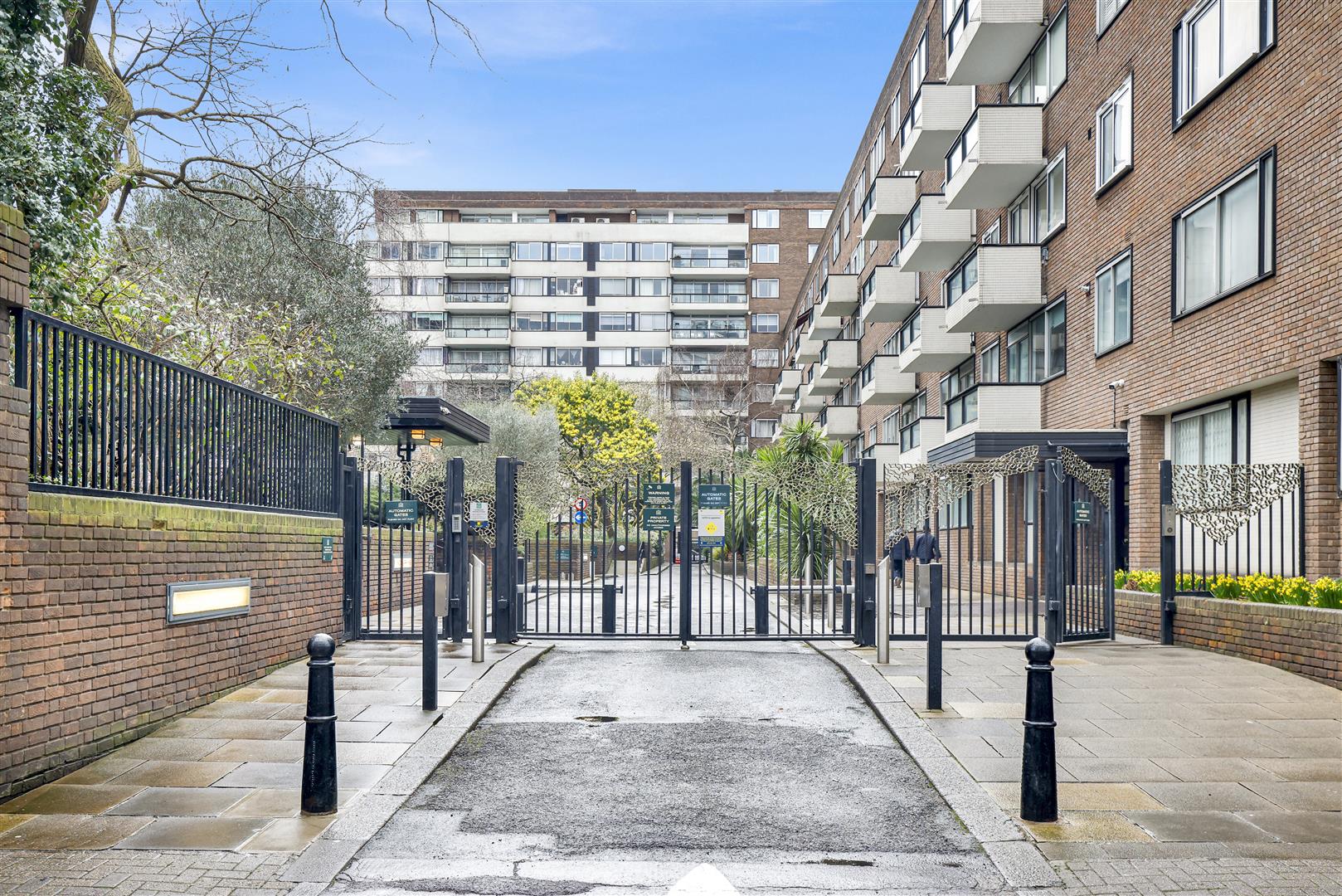 2 bed flat for sale in The Quadrangle Tower, London 31