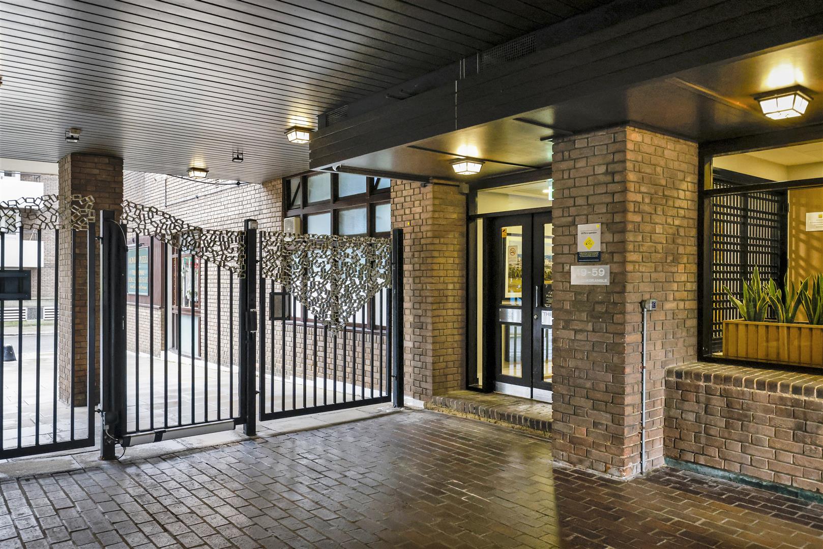 2 bed flat for sale in The Quadrangle Tower, London  - Property Image 23