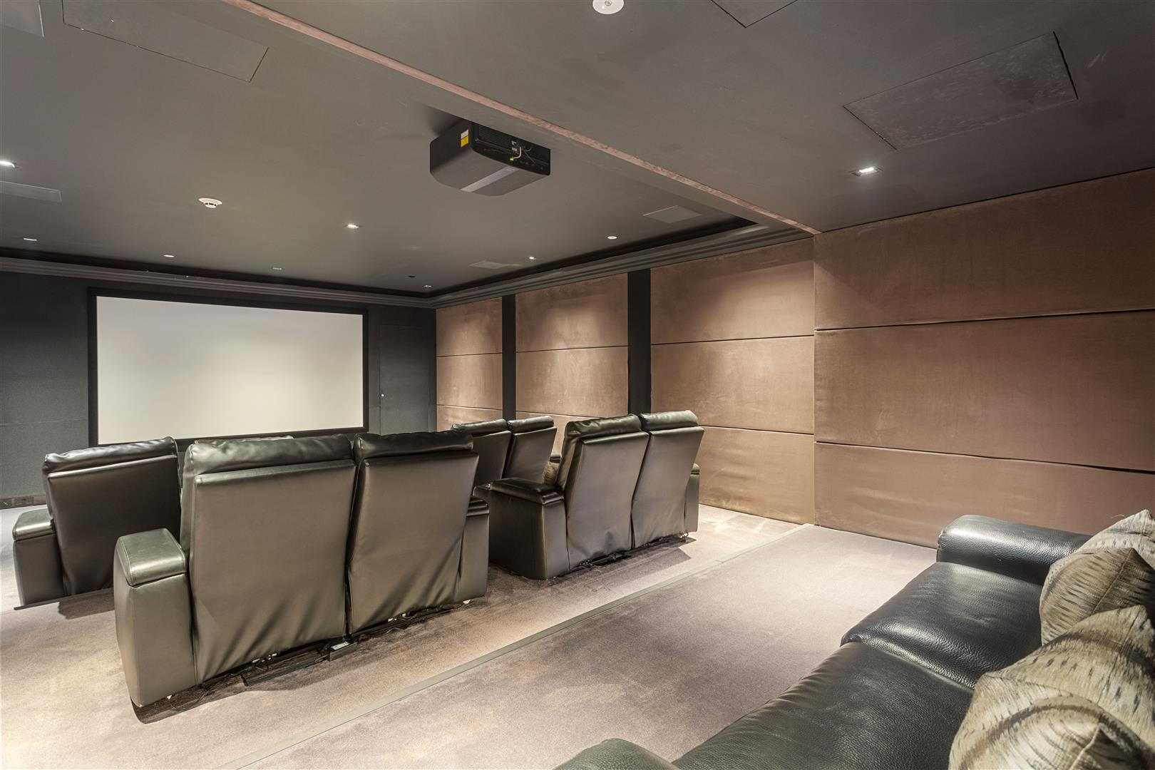 3 bed flat for sale in Strand, London