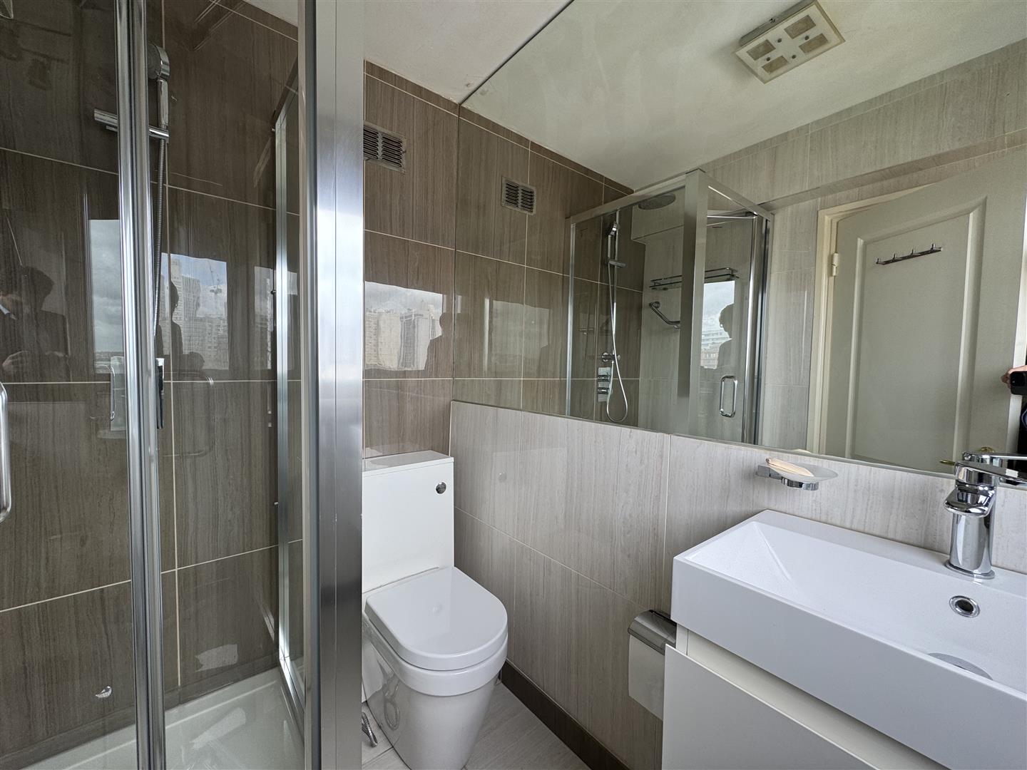 3 bed house for sale in The Water Gardens, London  - Property Image 6