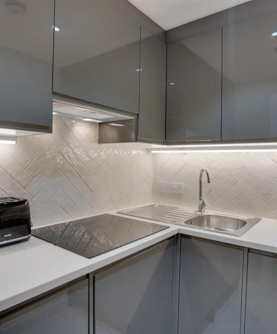1 bed house for sale in Carrington Street, London  - Property Image 4