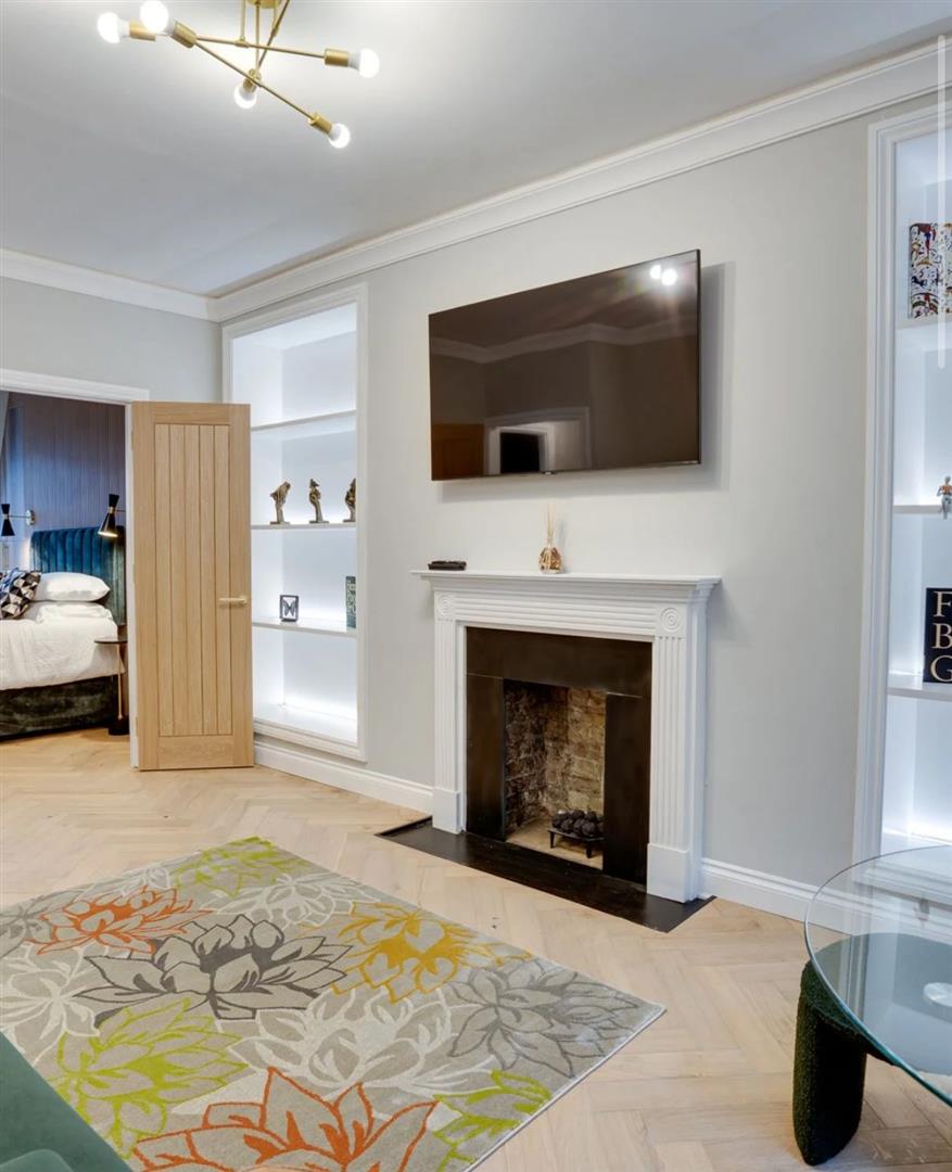 1 bed house for sale in Carrington Street, London  - Property Image 3