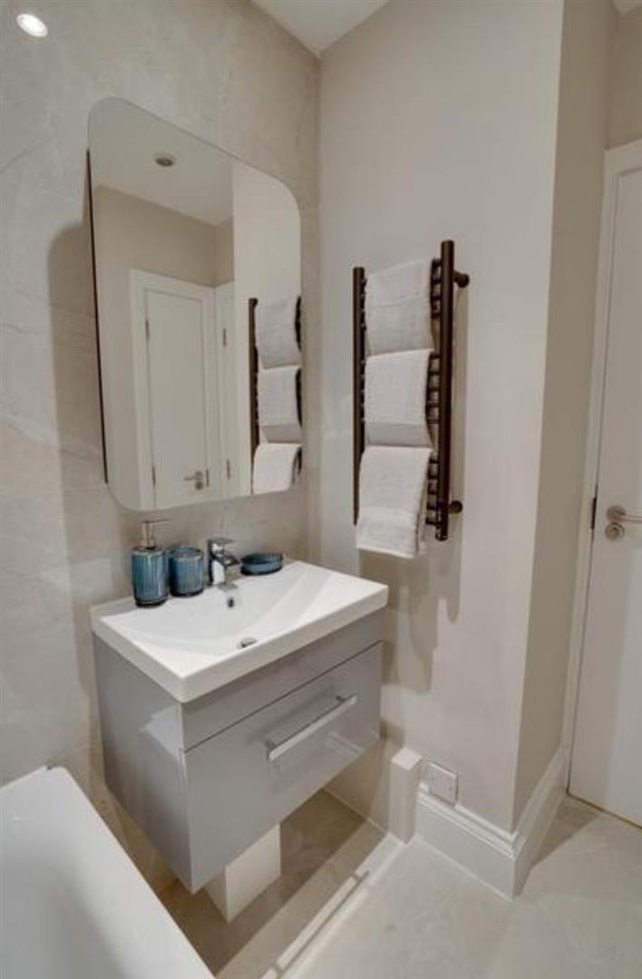 1 bed house for sale in Sloane Avenue, London  - Property Image 4