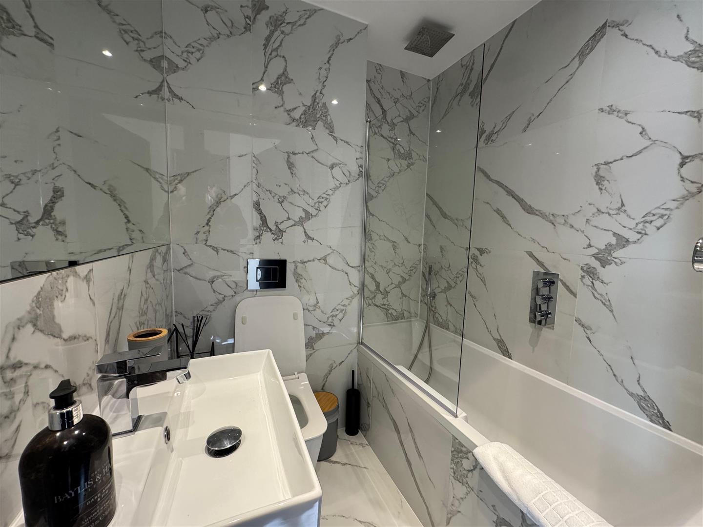 1 bed house for sale in Upper Montagu Street, London  - Property Image 5