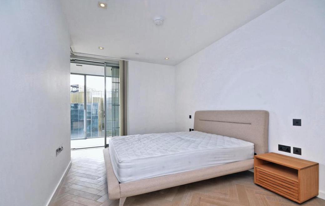2 bed flat to rent in London  - Property Image 7