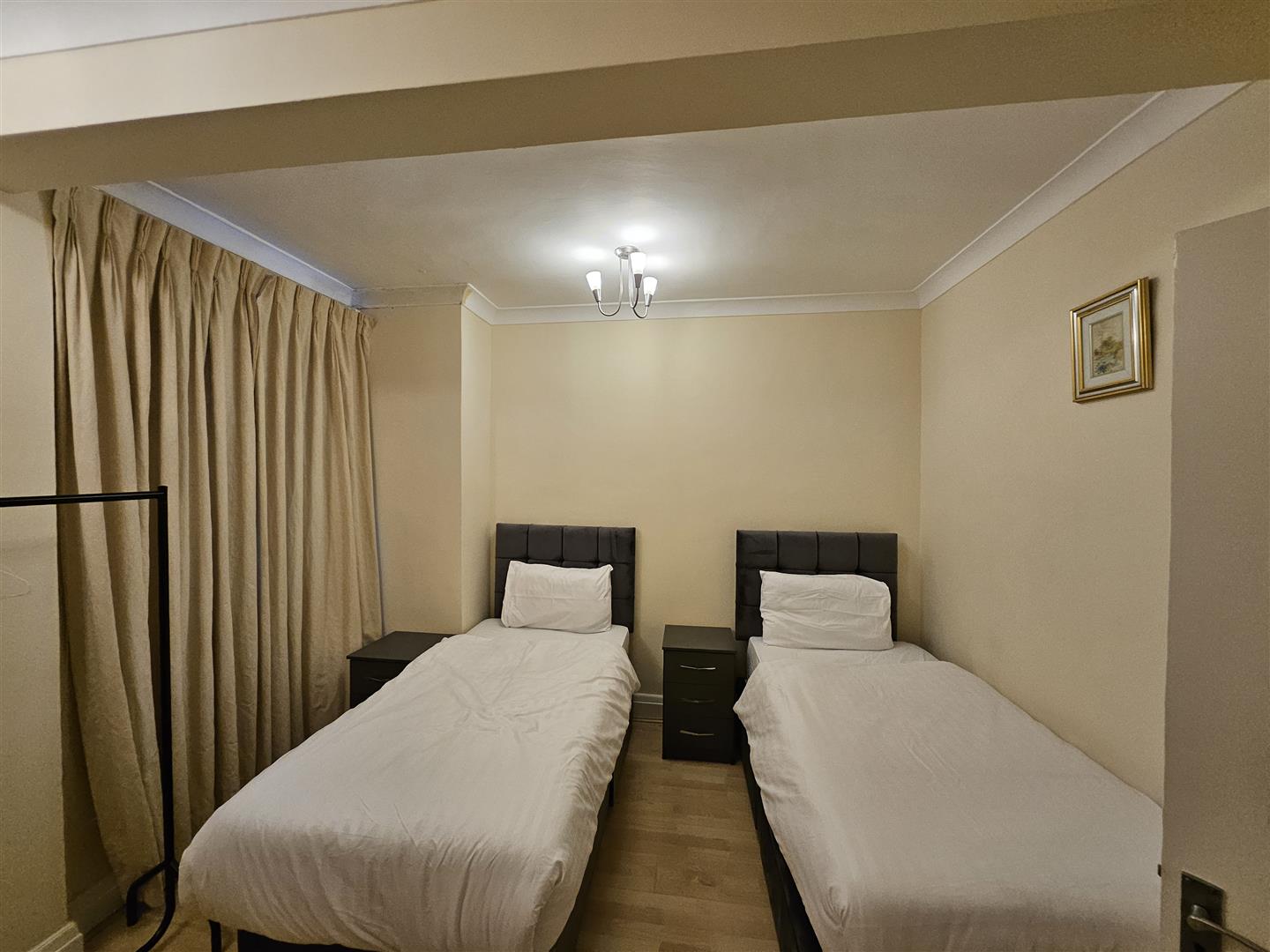3 bed house for sale in London  - Property Image 7