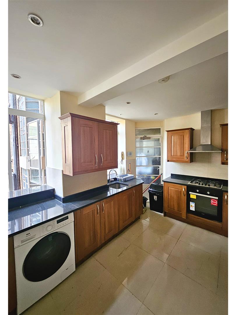 3 bed house for sale in London  - Property Image 11