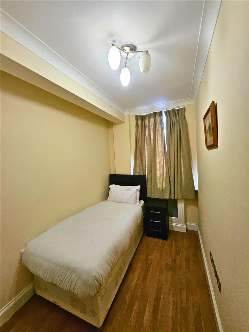 3 bed house for sale in London  - Property Image 5