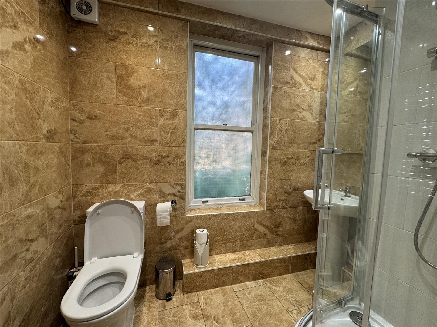 House to rent in Stourcliffe Street, London  - Property Image 9