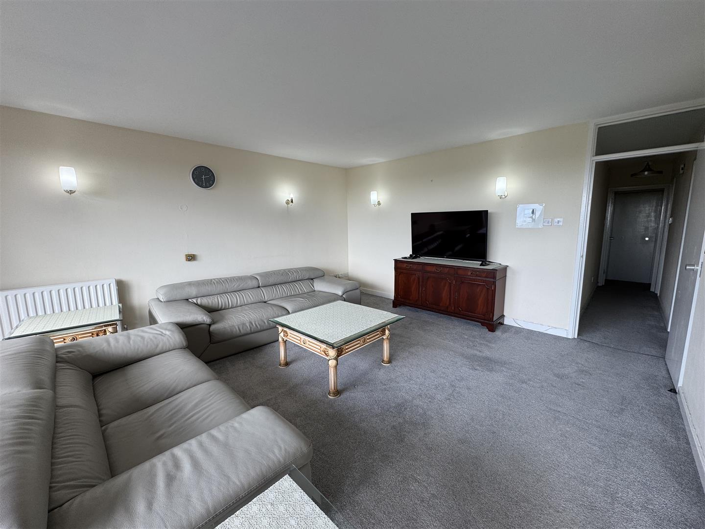 2 bed flat to rent in Finchley Road, London  - Property Image 2