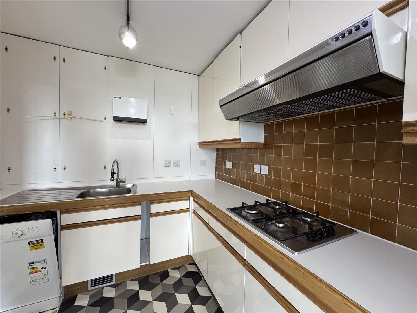 2 bed flat to rent in Finchley Road, London  - Property Image 6