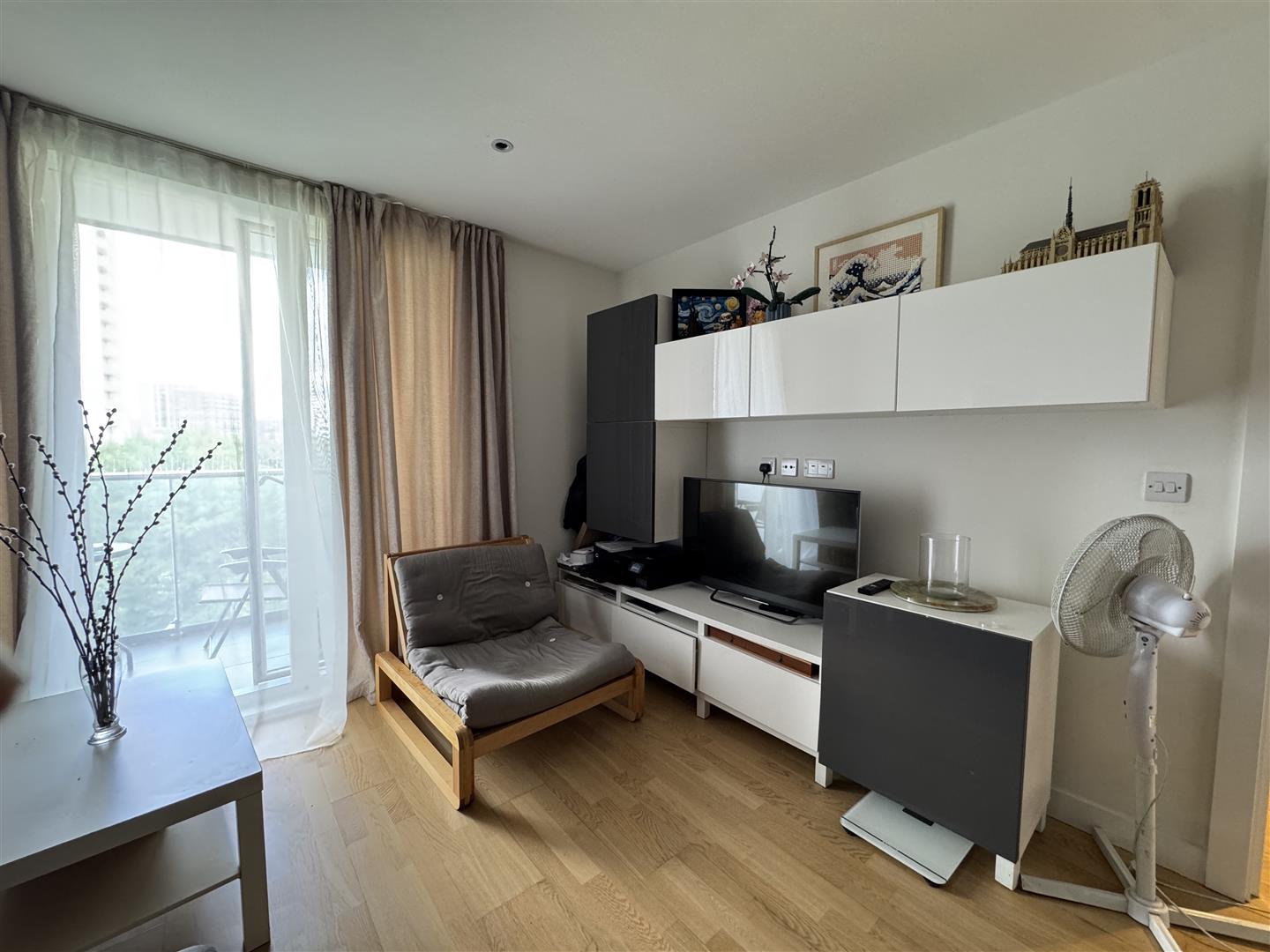 1 bed flat to rent in Pump House Crescent, Brentford  - Property Image 2