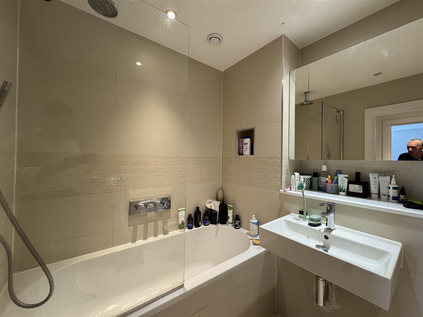 1 bed flat to rent in Pump House Crescent, Brentford  - Property Image 5