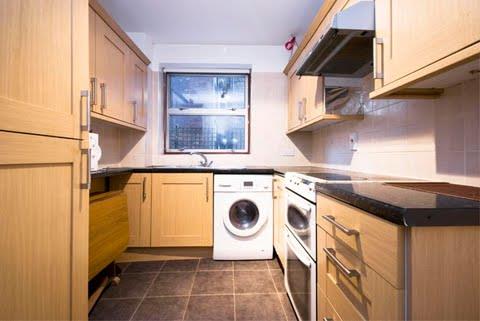 2 bed apartment to rent in Parkgate Road, London 1