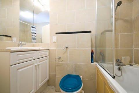 2 bed apartment to rent in Parkgate Road, London  - Property Image 5