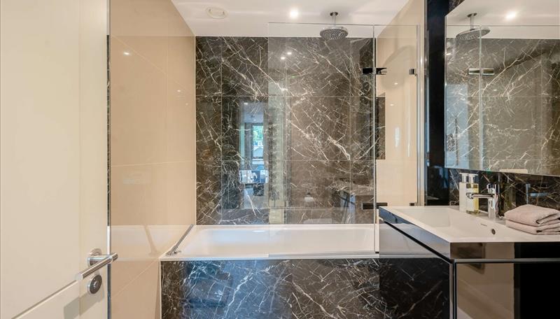 2 bed apartment to rent in Edgware Road, London 8