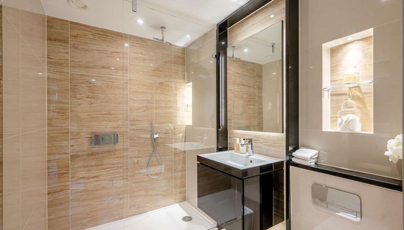 2 bed apartment to rent in Edgware Road, London 9