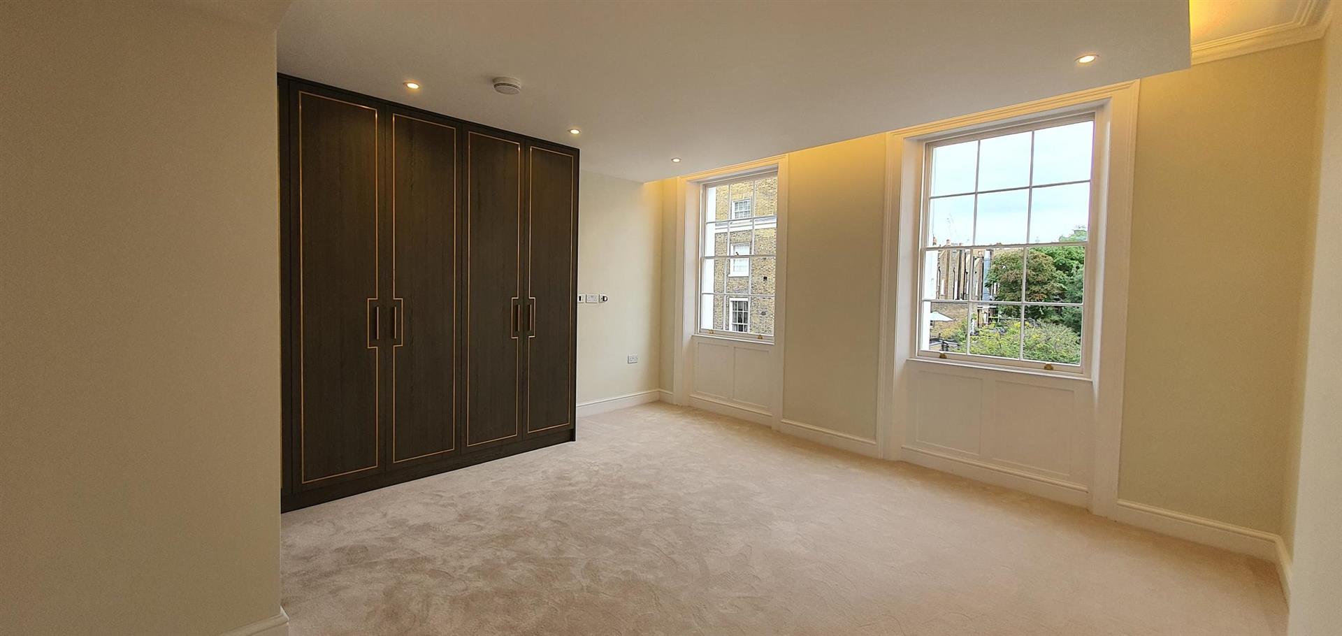 3 bed terraced house to rent in Albion Street, London 10