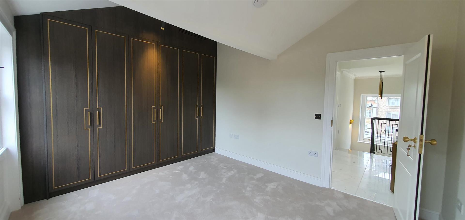 3 bed terraced house to rent in Albion Street, London 5