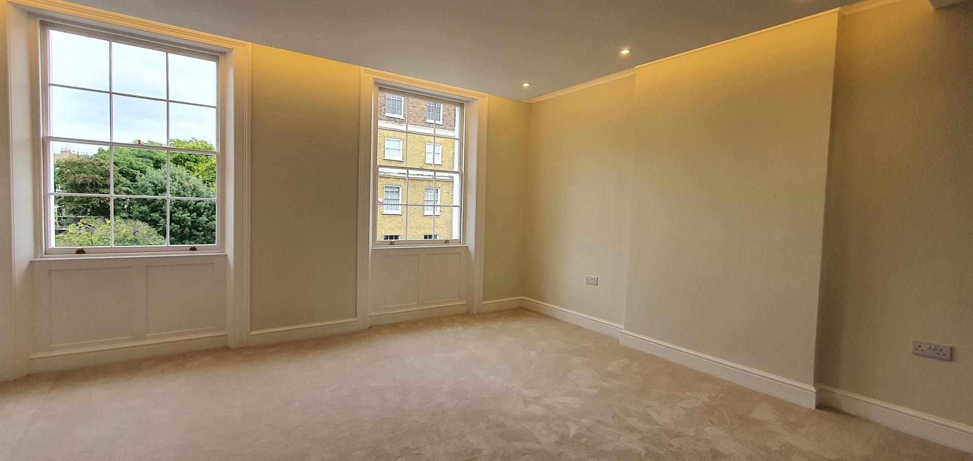 3 bed terraced house to rent in Albion Street, London 11