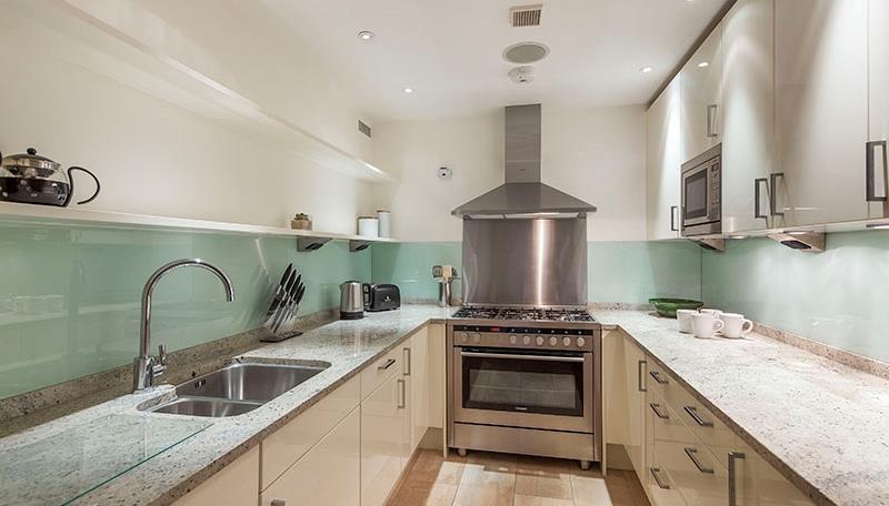 2 bed apartment to rent in Young Street, London  - Property Image 6