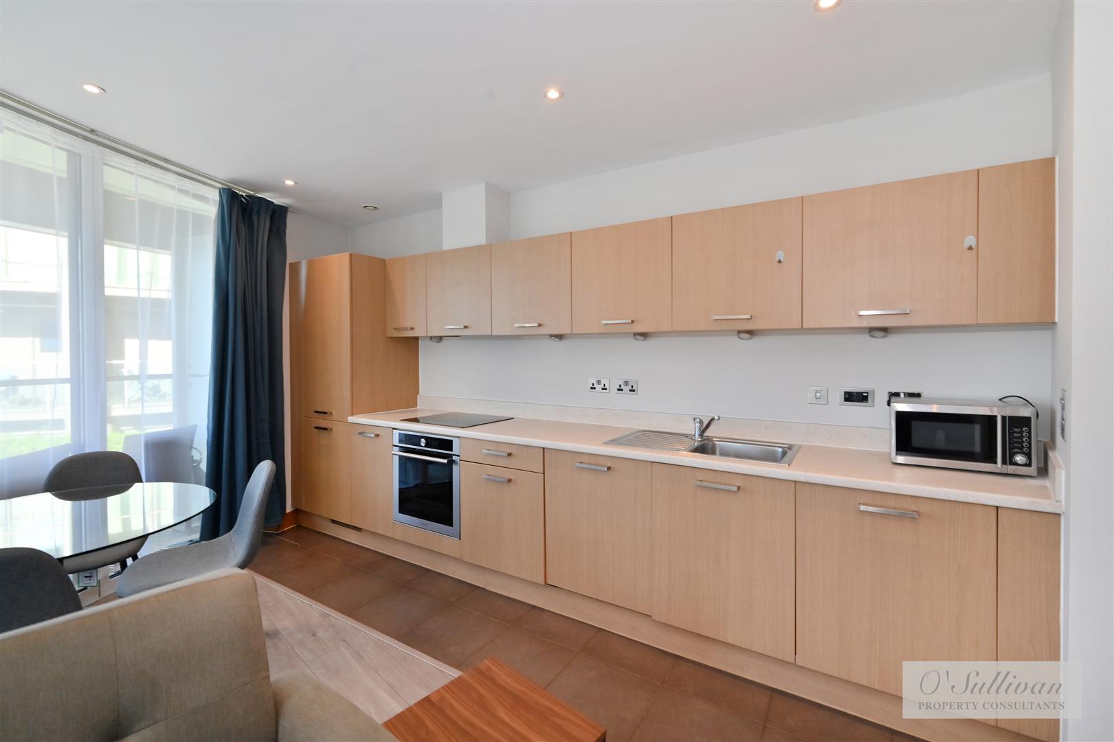 1 bed apartment to rent in Queenstown Road, London 3