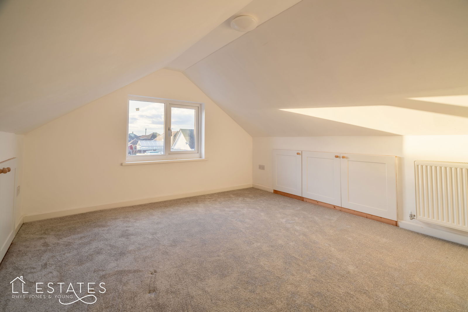 4 bed bungalow for sale in Nant Close, Rhuddlan 7