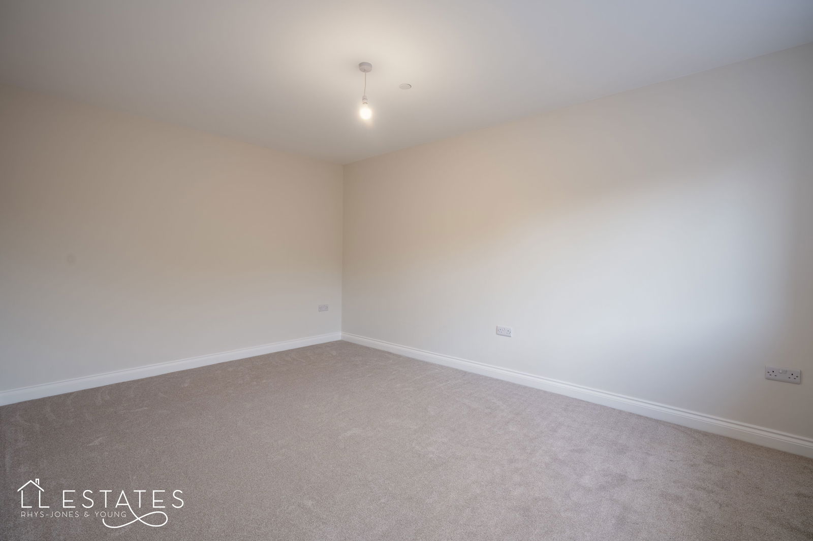 4 bed bungalow for sale in Highlands Close , Rhuddlan , Denbighshire, LL18 2BF  - Property Image 9