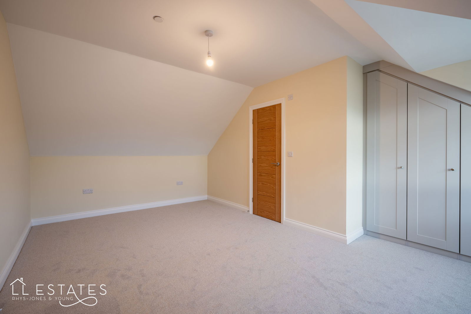 4 bed bungalow for sale in Highlands Close , Rhuddlan , Denbighshire, LL18 2BF  - Property Image 5